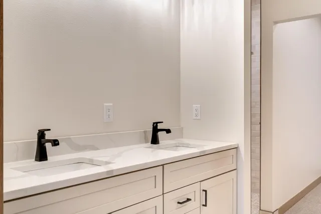 $445,000 | 4051 Brook Elizabeth Drive, Onalaska, WI 54650