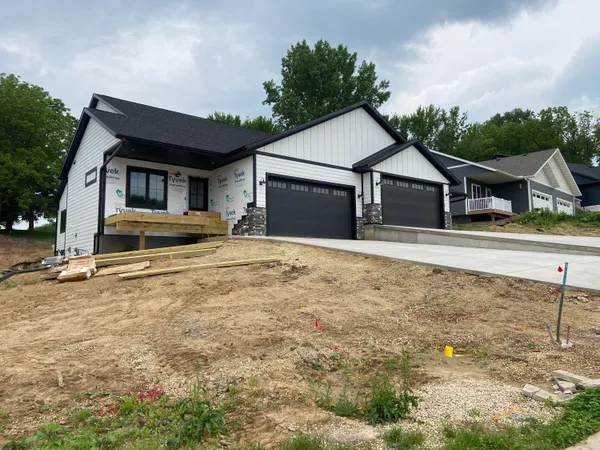 $445,000 | 4051 Brook Elizabeth Drive, Onalaska, WI 54650