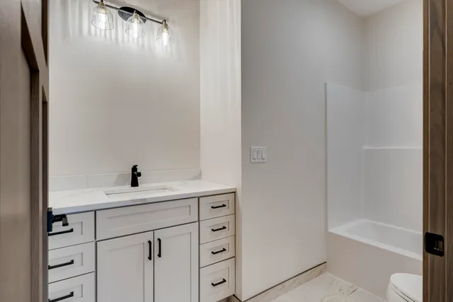 $445,000 | 4051 Brook Elizabeth Drive, Onalaska, WI 54650