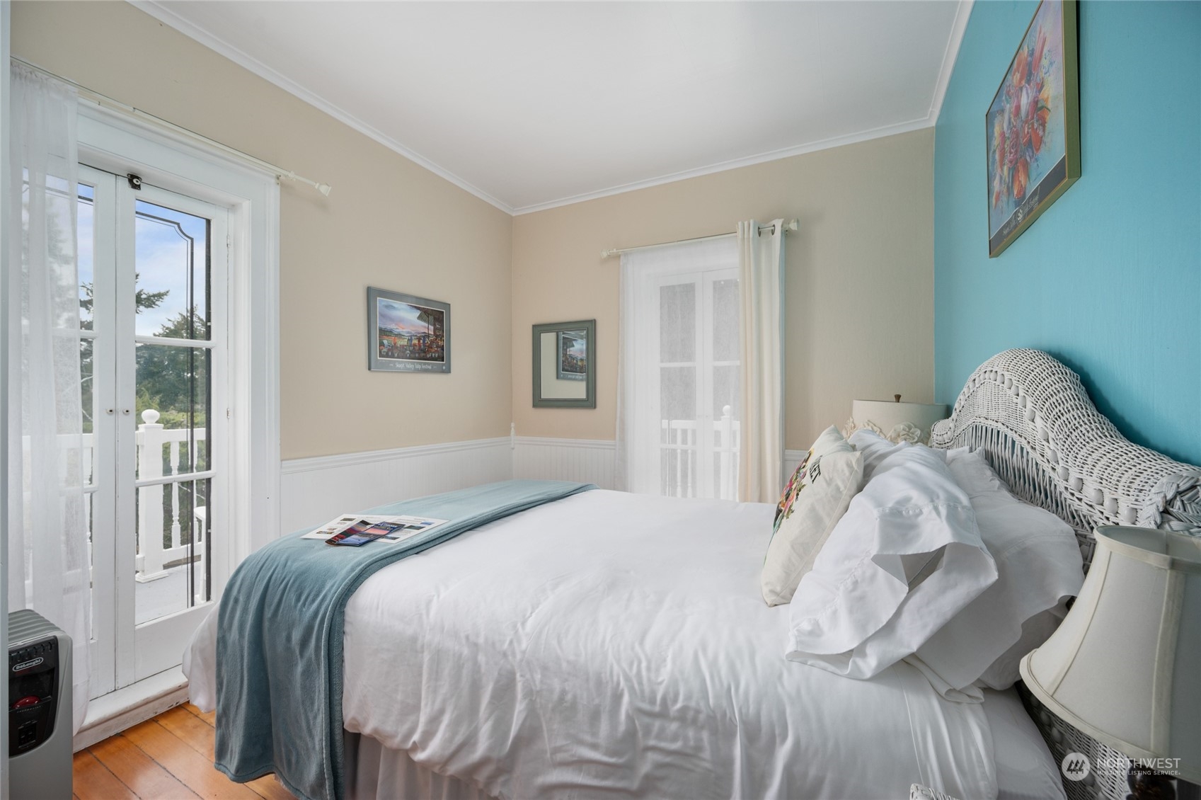 503 South 3rd Street La Conner, WA 98257 - Photo 21 of 39 a bedroom with a bed and a window