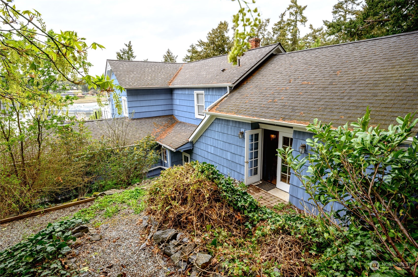 503 South 3rd Street La Conner, WA 98257 - Photo 35 of 39 a aerial view of a house having yard and sitting area
