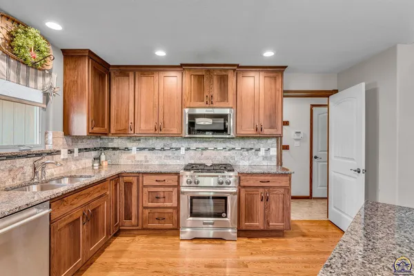 $515,000 | 3430 Northwest 34th Circle, Topeka, KS 66618