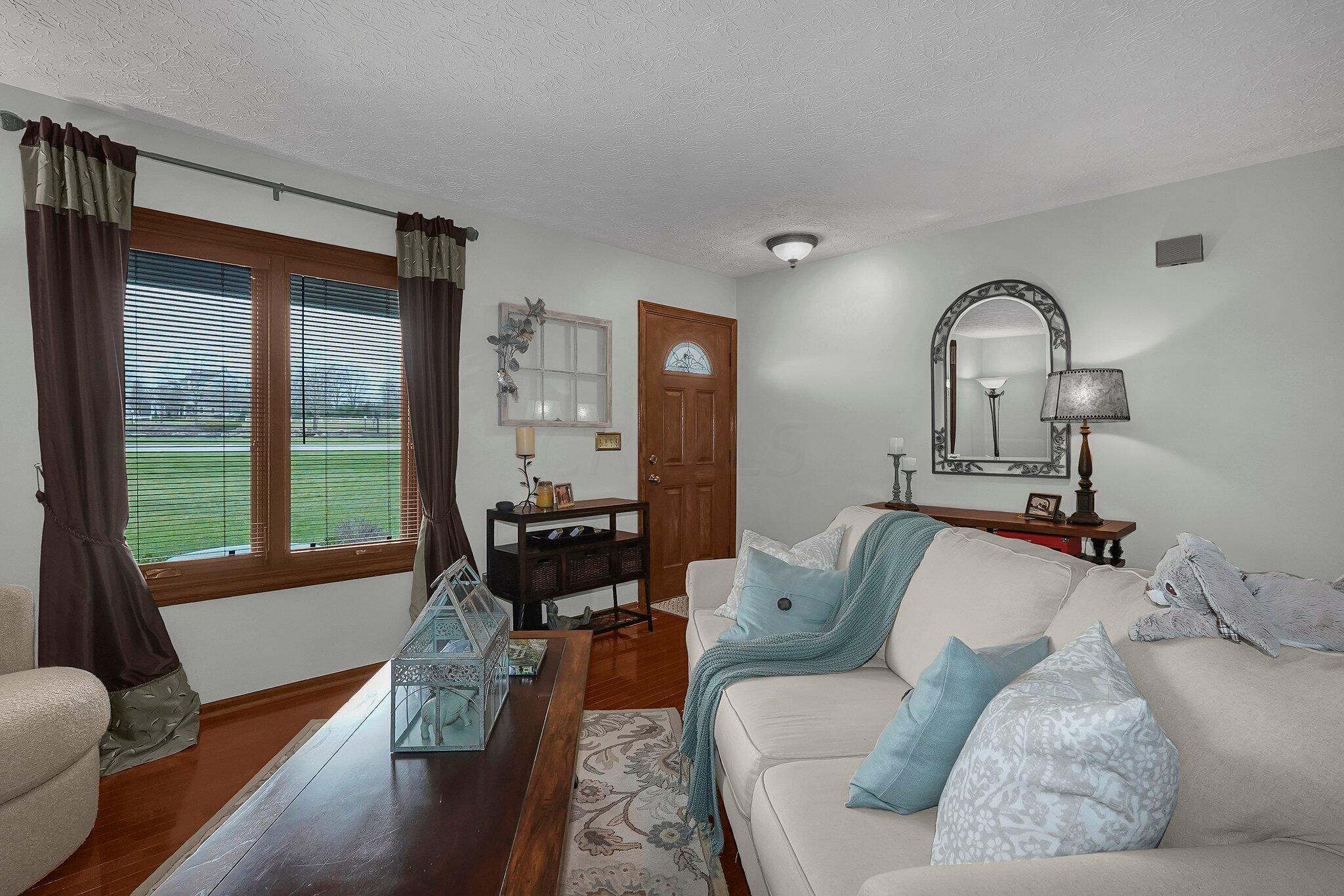 5033 Worthington Road Galena, OH 43021 - Photo 5 of 30 Living Room
