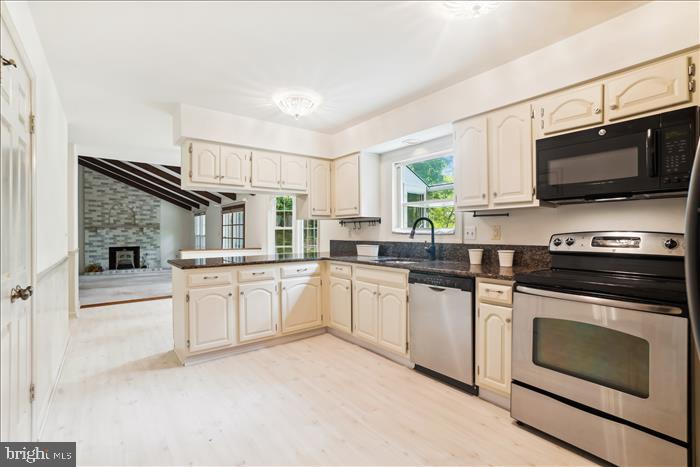 7114 Rivers View Court Columbia, MD 21044 - Photo 3 of 38 Gallery Image 3