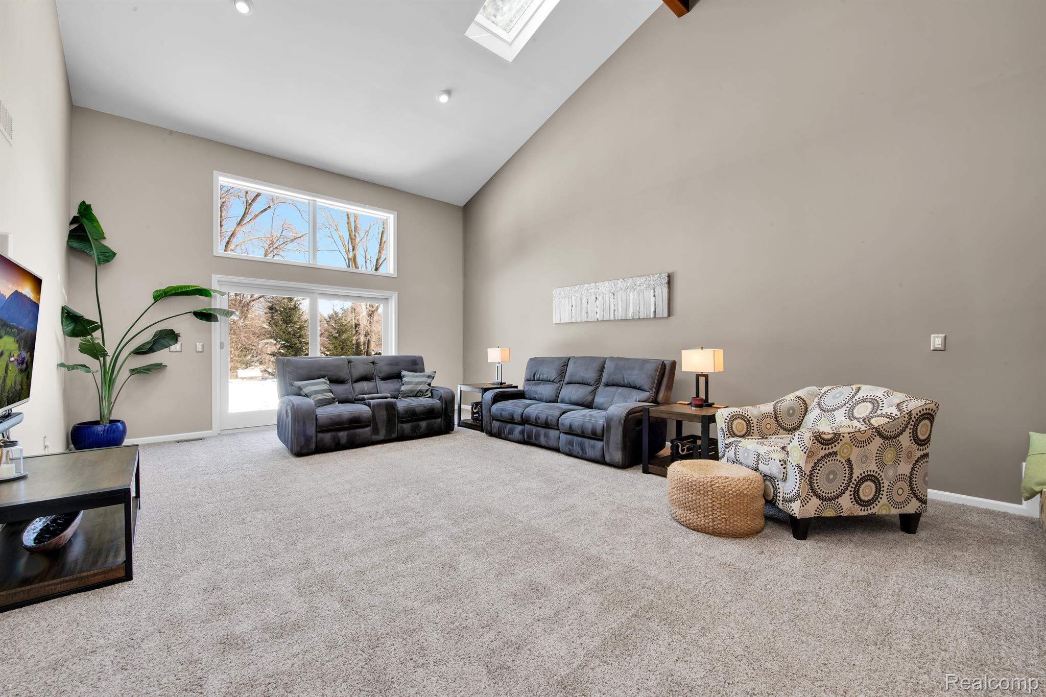 1339 East Gunn Road Rochester, MI 48306 - Photo 10 of 47 Living Room
