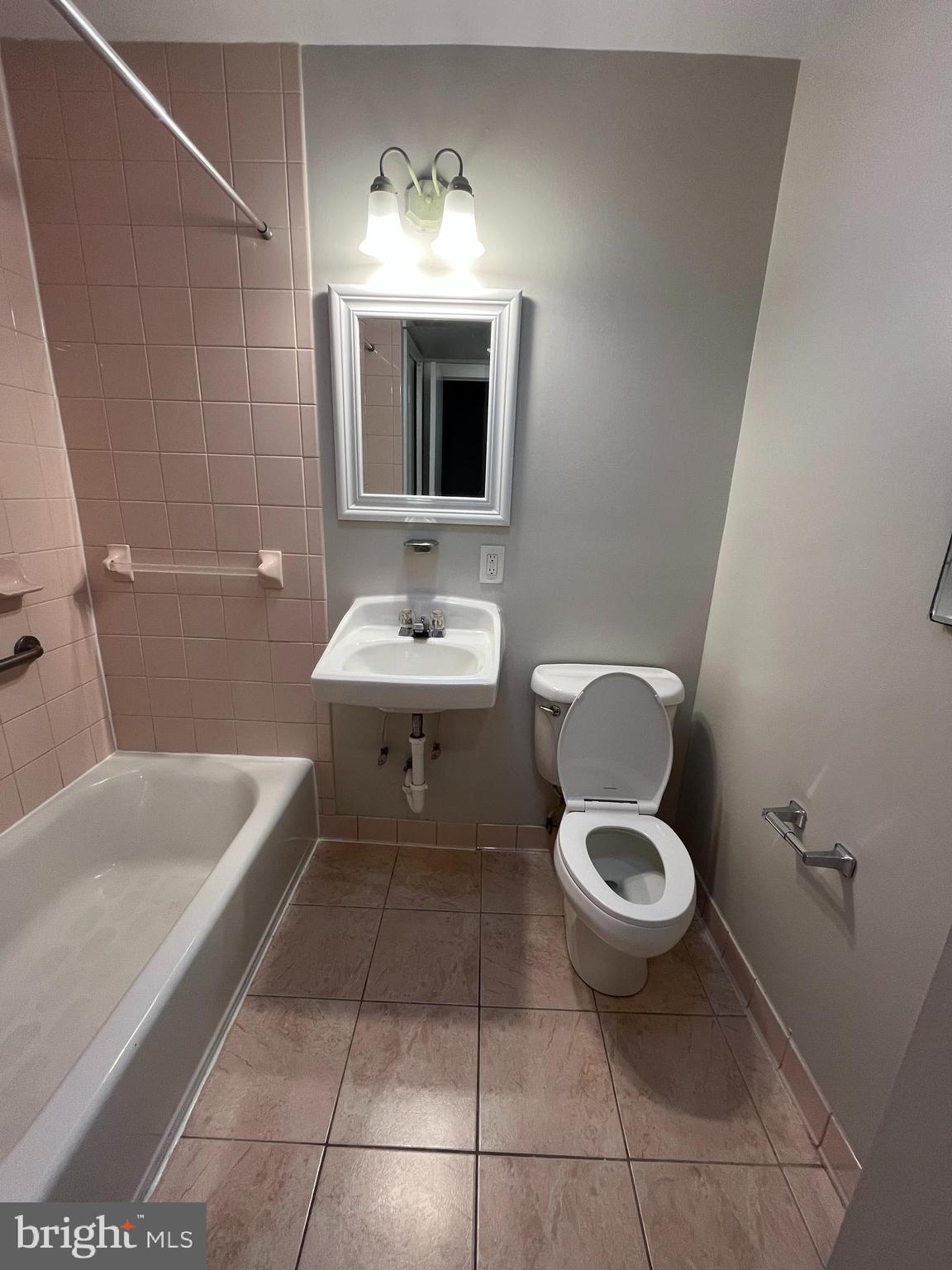 133 West Reed Avenue Alexandria, VA 22305 - Photo 10 of 13 Bathroom