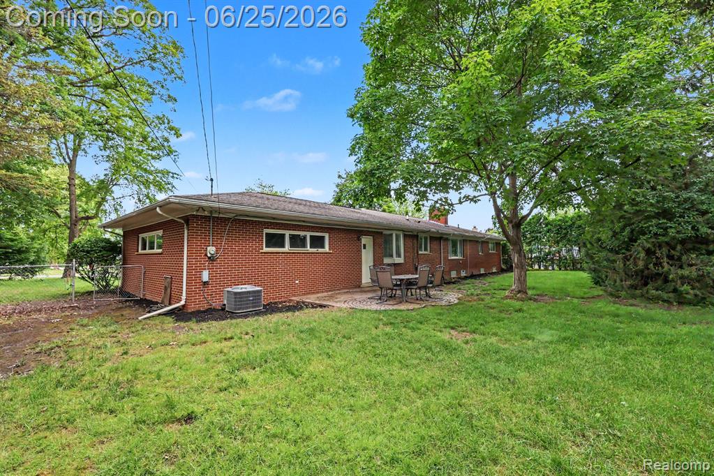 3750 Beach Road Troy, MI 48084 - Photo 24 of 27