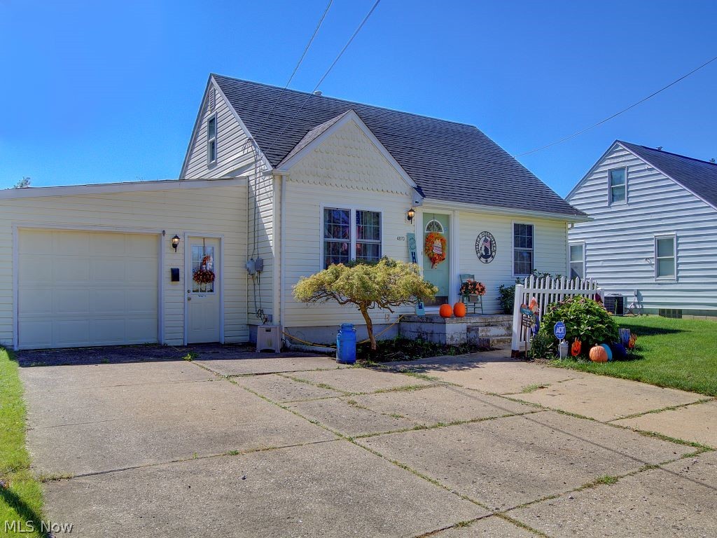 4870 Arbor Road Southwest Canton, OH 44710 - Photo 3 of 27 Gallery Image 3