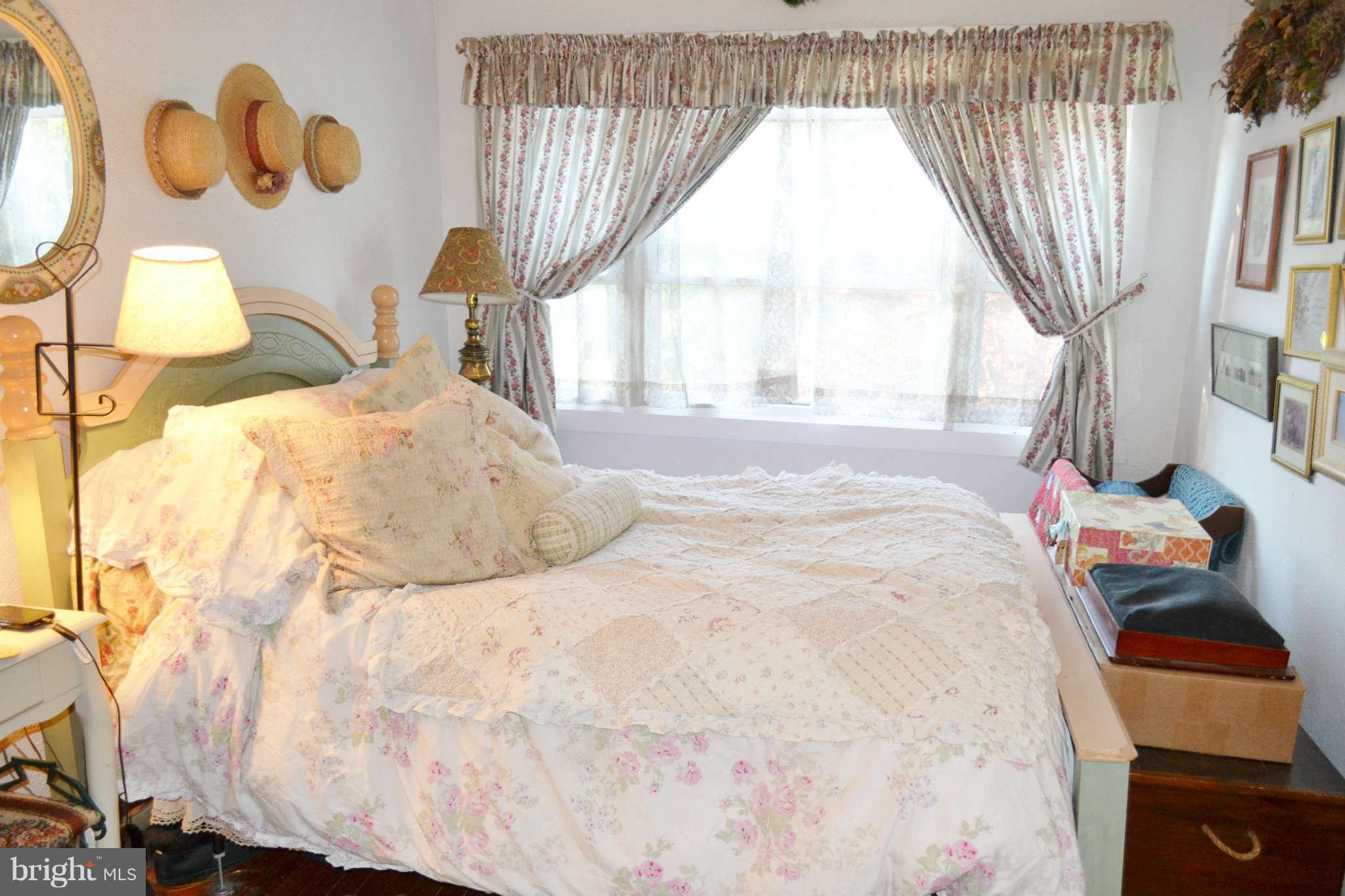 747 Anneslie Road Baltimore, MD 21212 - Photo 6 of 29 MBR has Hardwood floor and its own full bath