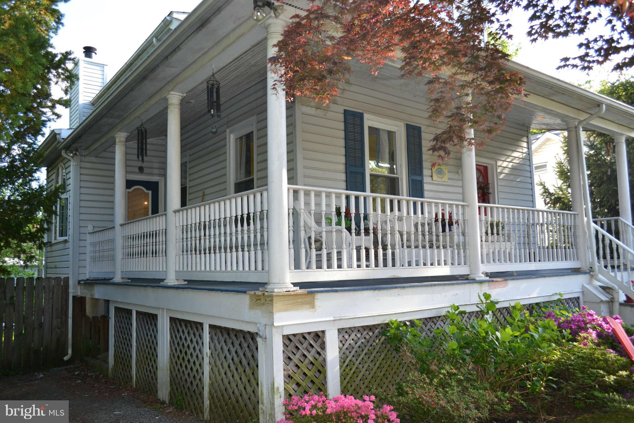 747 Anneslie Road Baltimore, MD 21212 - Photo 7 of 29 Large wrap around front and side porch