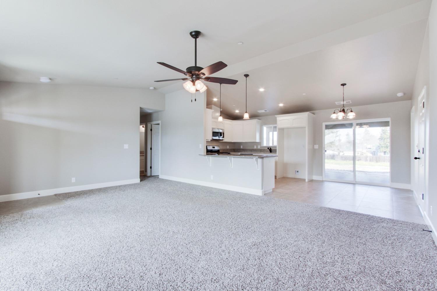 19730 Oakhill Road Madera, CA 93638 - Photo 4 of 28 Gallery Image 4