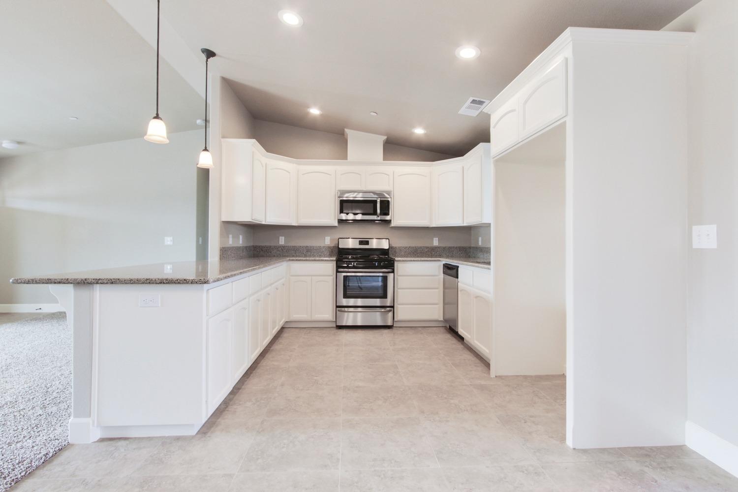 19730 Oakhill Road Madera, CA 93638 - Photo 6 of 28 Gallery Image 6