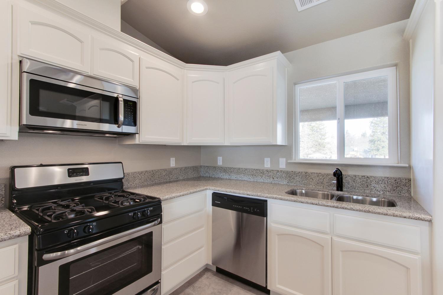 19730 Oakhill Road Madera, CA 93638 - Photo 7 of 28 Gallery Image 7
