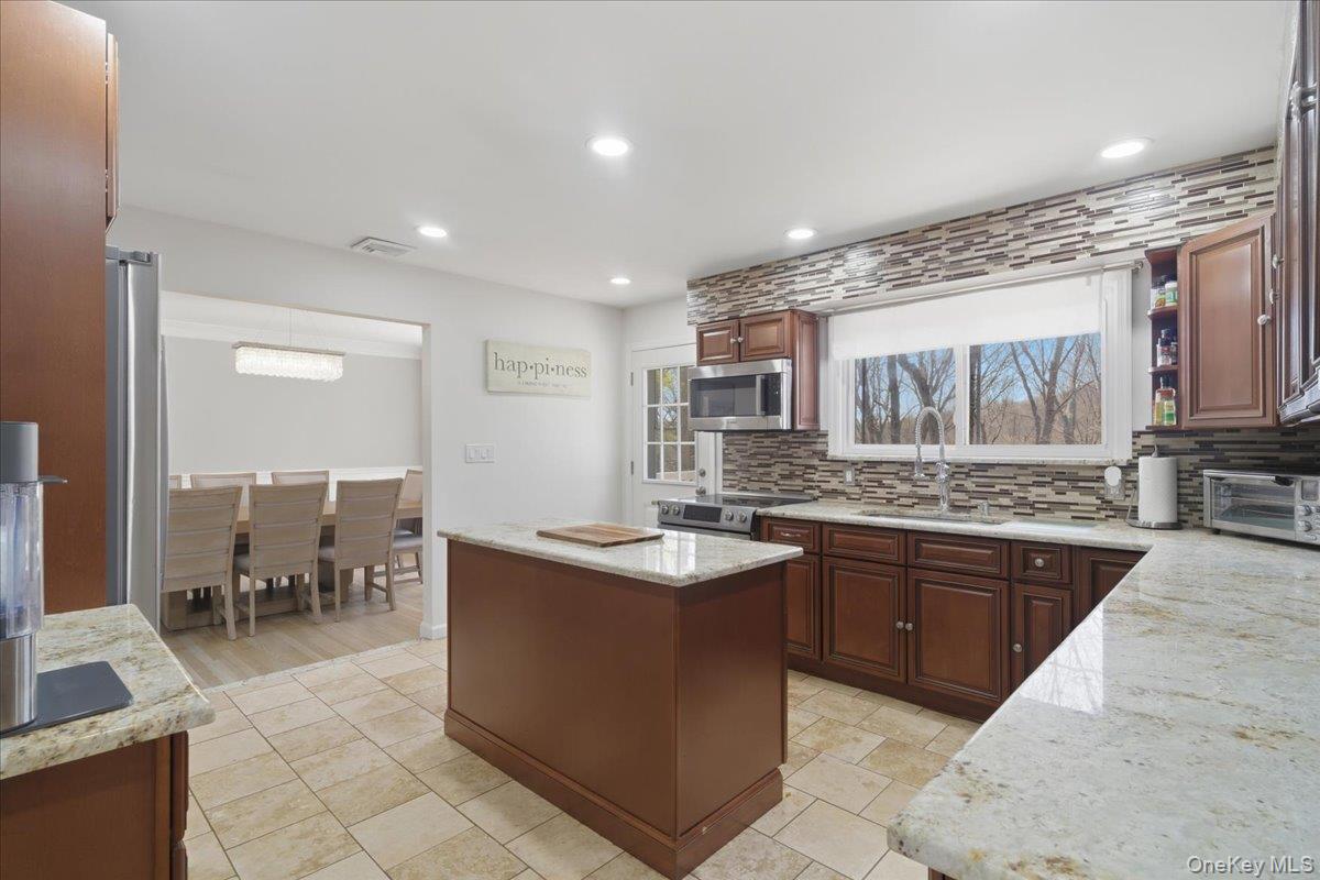263 Oyster Bay Road Mill Neck, NY 11765 - Photo 16 of 42