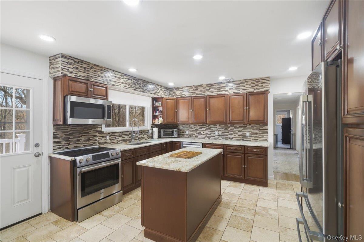 263 Oyster Bay Road Mill Neck, NY 11765 - Photo 17 of 42