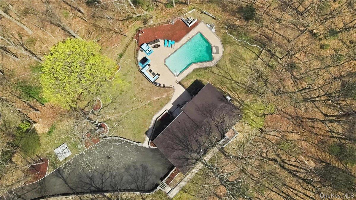 263 Oyster Bay Road Mill Neck, NY 11765 - Photo 18 of 42