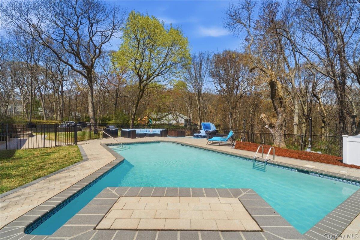 263 Oyster Bay Road Mill Neck, NY 11765 - Photo 5 of 42