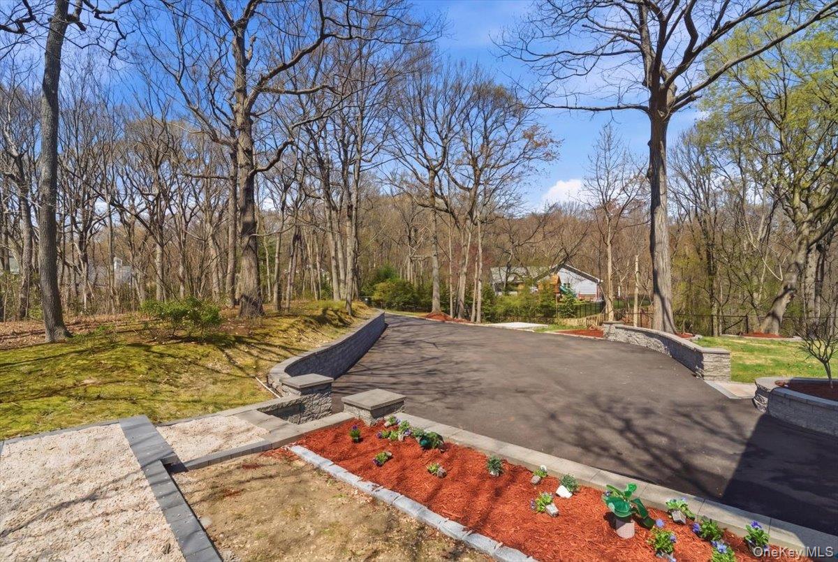 263 Oyster Bay Road Mill Neck, NY 11765 - Photo 10 of 42