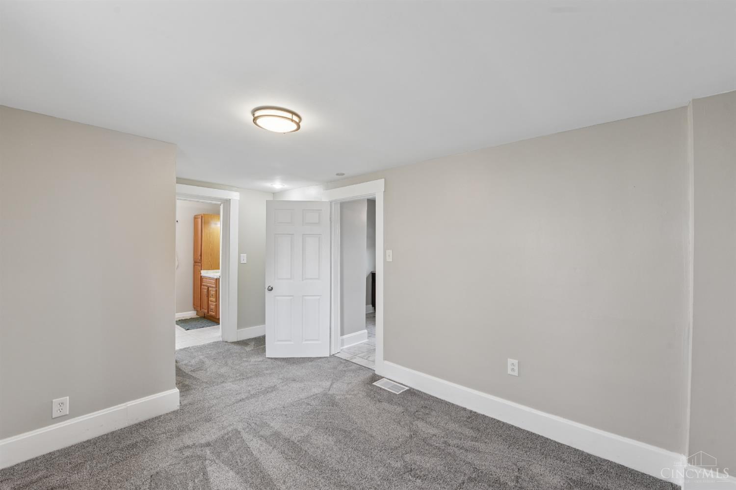 4403 School Section Road Cincinnati, OH 45211 - Photo 15 of 21
