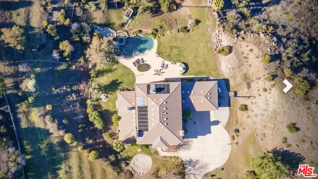 a view of building with yard