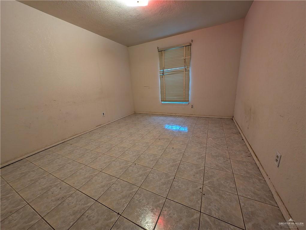 2012 Spring Glenn Avenue Mission, TX 78572 - Photo 11 of 20 a view of an empty room and window