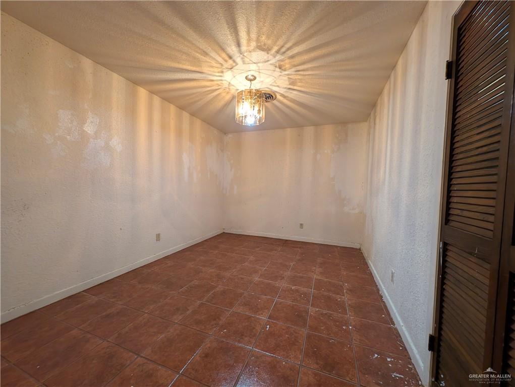 2012 Spring Glenn Avenue Mission, TX 78572 - Photo 7 of 20 en empty room with windows and ceiling fan