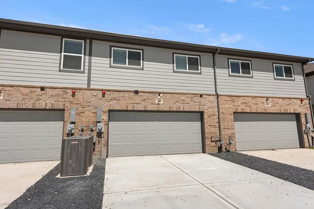 $239,990 | 2766 Mariposa Crk Drive, Unit 3, Rosharon, TX 77583