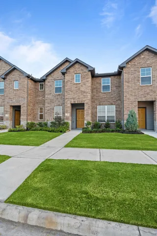 $239,990 | 2766 Mariposa Crk Drive, Unit 3, Rosharon, TX 77583