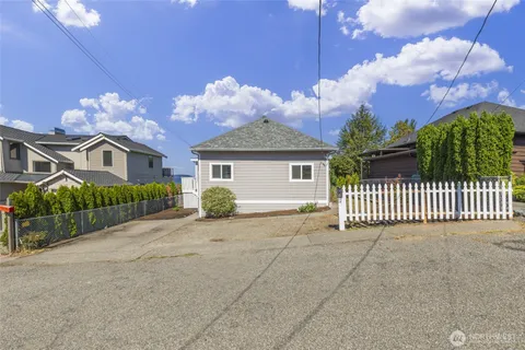 $949,900 | 940 2nd Street, Mukilteo, WA 98275