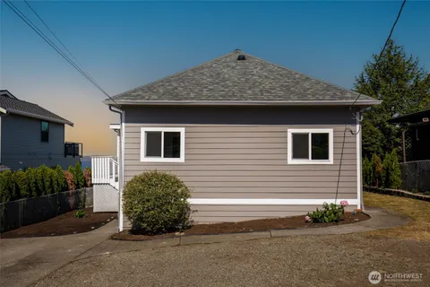 $949,900 | 940 2nd Street, Mukilteo, WA 98275