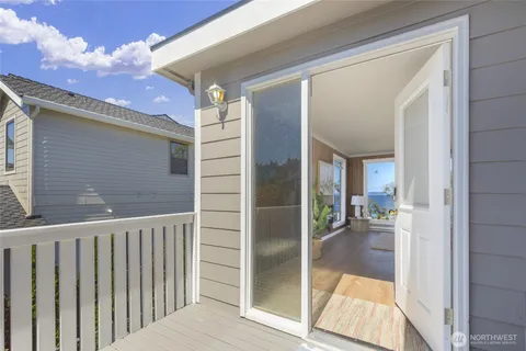 $949,900 | 940 2nd Street, Mukilteo, WA 98275