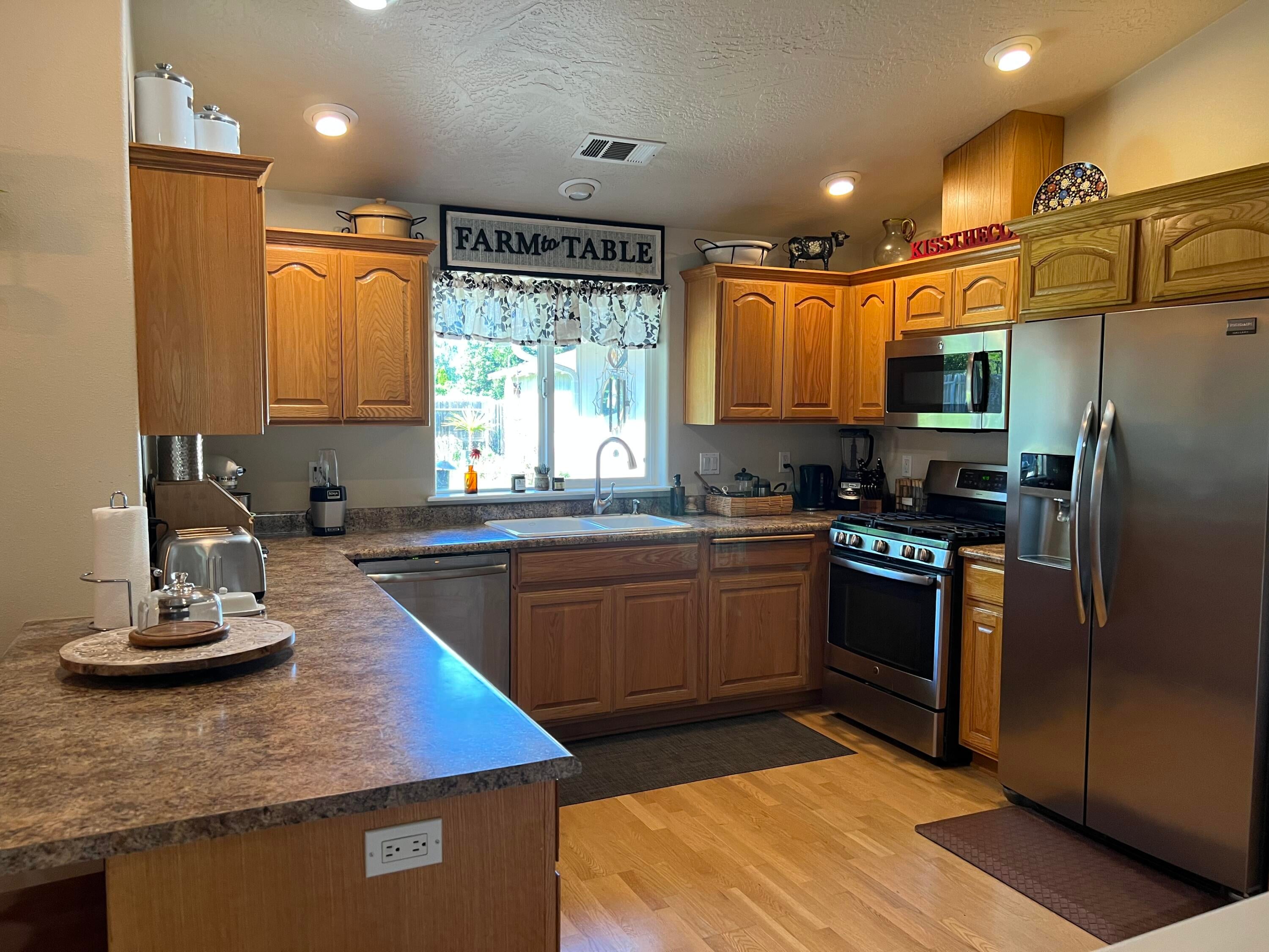 2674 Trinity Way Grants Pass, OR 97527 - Photo 8 of 20 IMG_0734