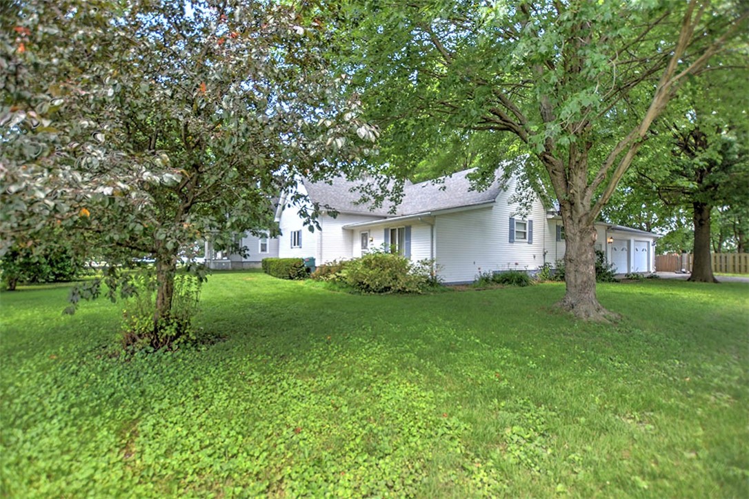 418 West 1st Street Assumption, IL 62510 - Photo 3 of 28
