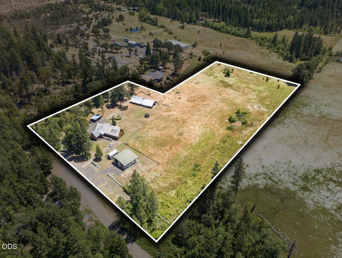 14020 Geppert Road Eagle Point, OR 97524 - Photo 3 of 51