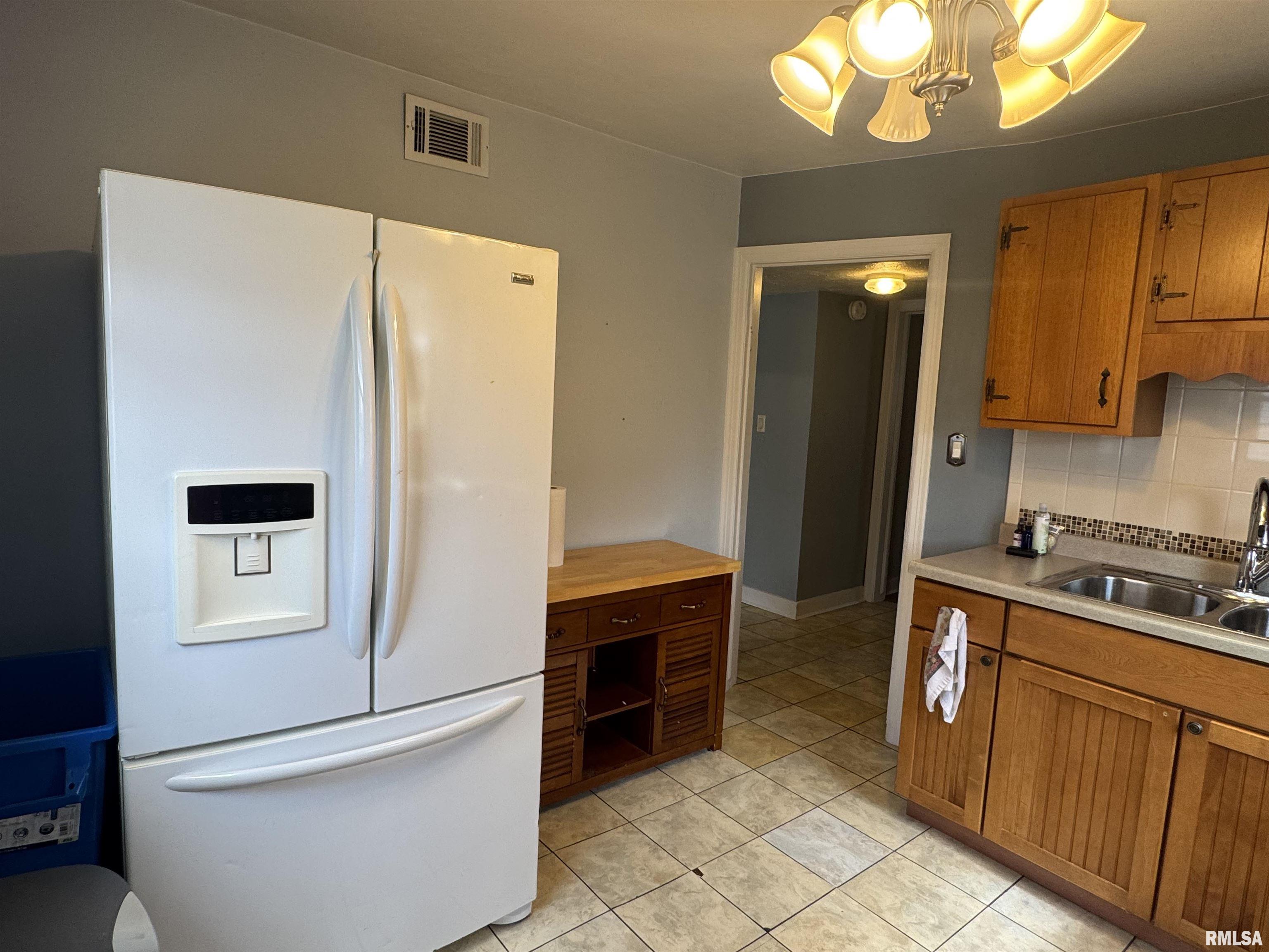 874 Frank Street Galesburg, IL 61401 - Photo 14 of 21