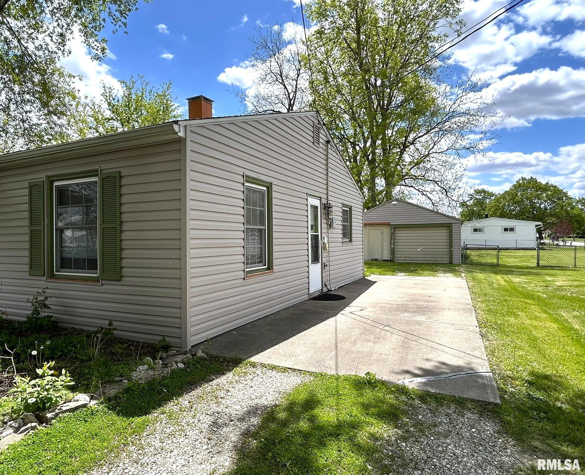 874 Frank Street Galesburg, IL 61401 - Photo 3 of 21