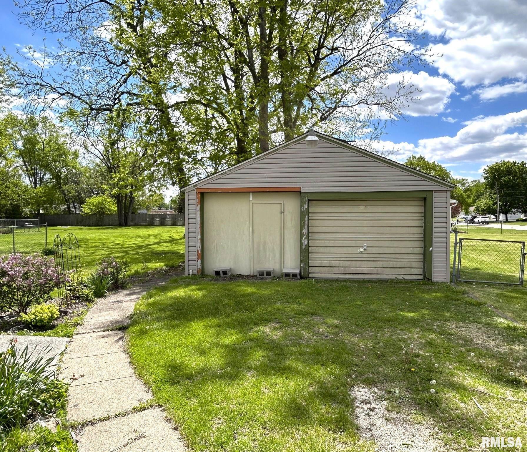 874 Frank Street Galesburg, IL 61401 - Photo 4 of 21