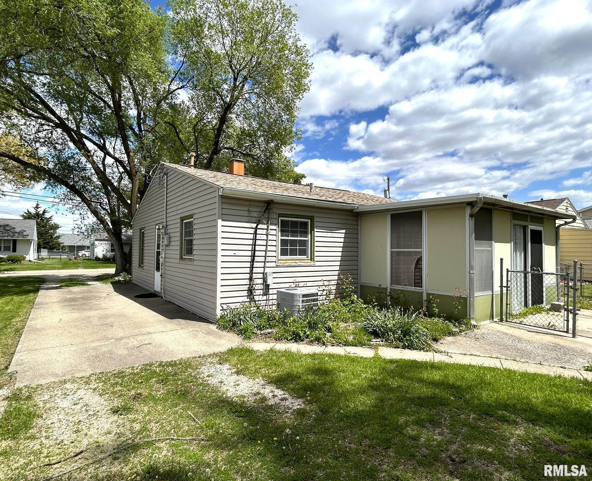 874 Frank Street Galesburg, IL 61401 - Photo 5 of 21