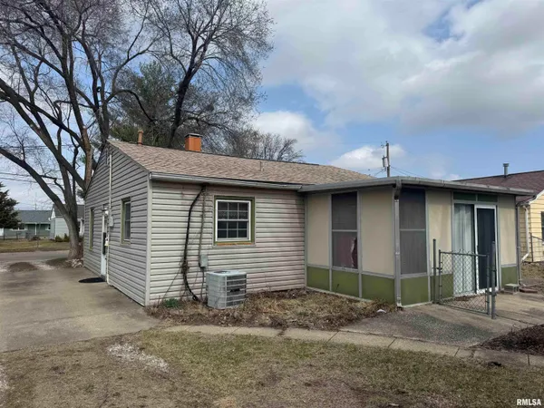 $85,000 | 874 Frank Street, Galesburg, IL 61401
