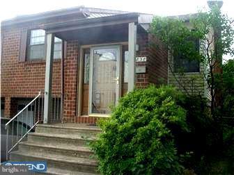 a view of the entrance of the house