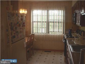 838 Hendrix Street Philadelphia, PA 19116 - Photo 5 of 12 a bathroom with a bathtub