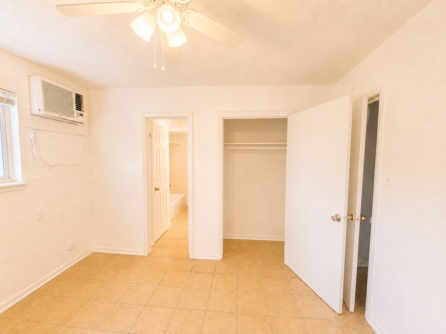 3906 Video Street, Unit F Dickinson, TX 77539 - Photo 12 of 16 Bedroom Closet