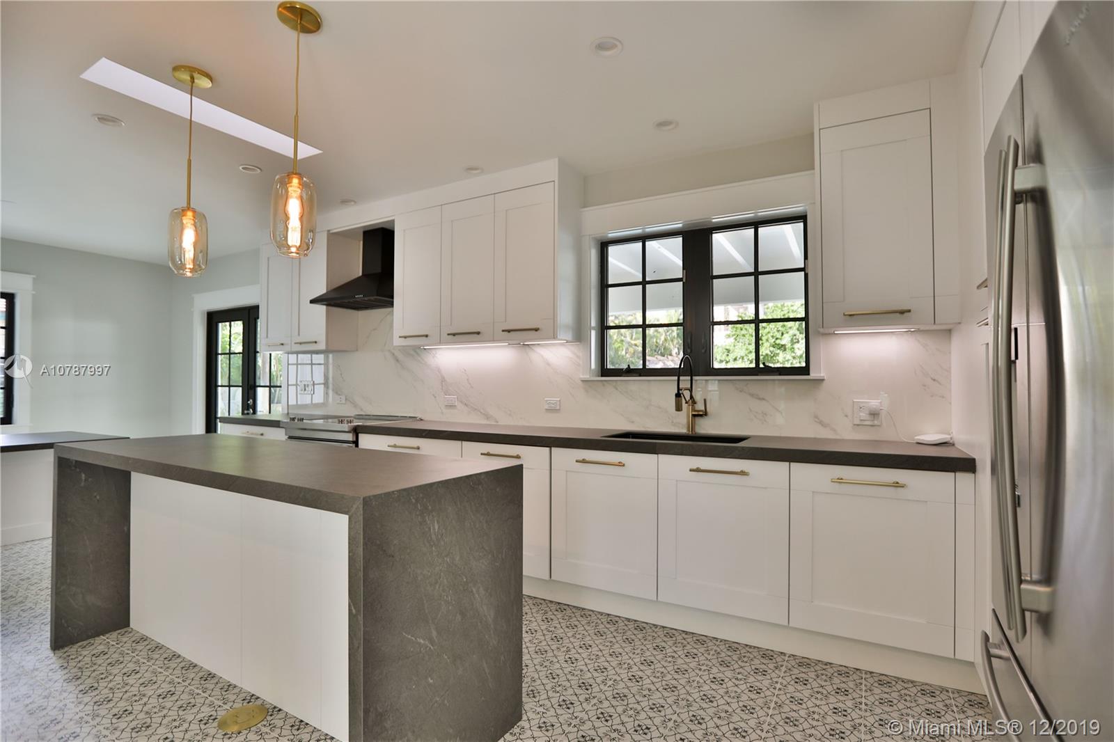 2516 Alhambra Circle Coral Gables, FL 33134 - Photo 5 of 30