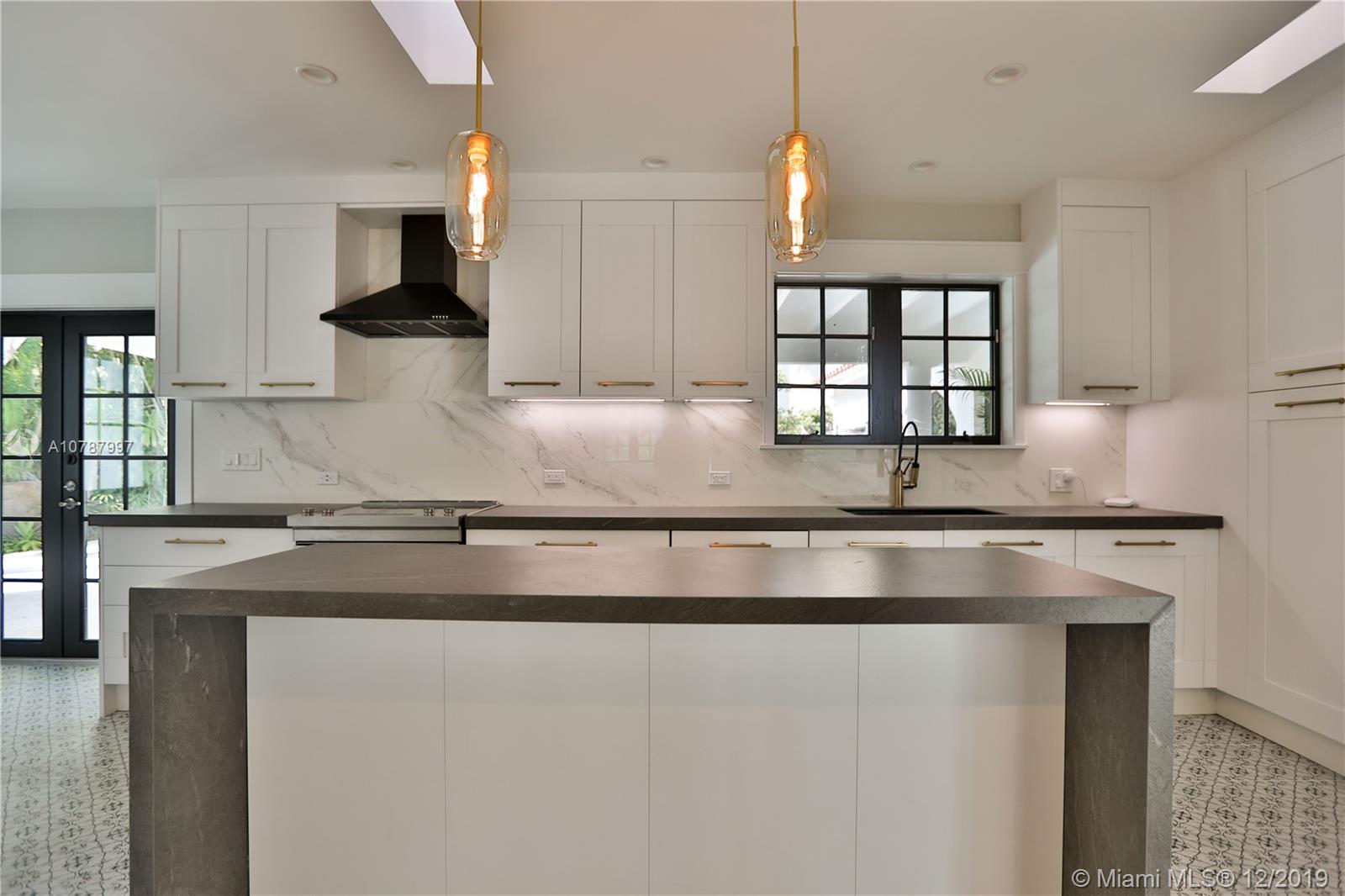 2516 Alhambra Circle Coral Gables, FL 33134 - Photo 6 of 30