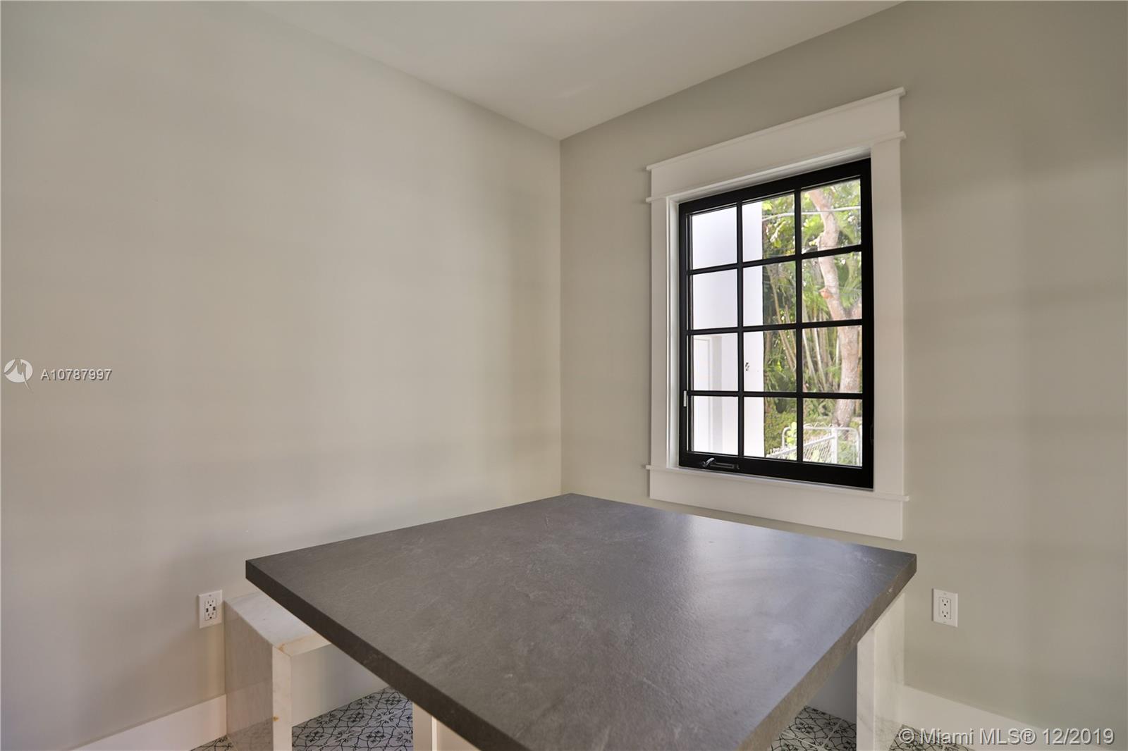 2516 Alhambra Circle Coral Gables, FL 33134 - Photo 9 of 30