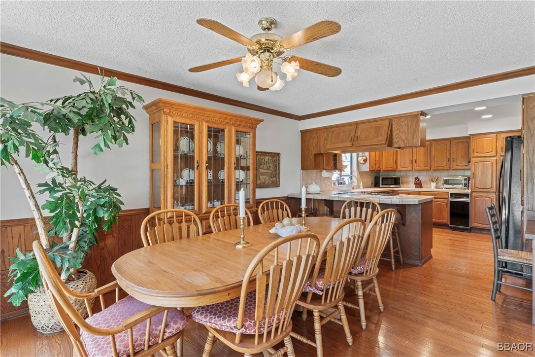 524 Golf Course Road Lake Arrowhead, CA 92352 - Photo 12 of 50 a dining room with furniture a chandelier and wooden floor