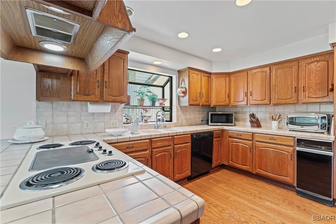 524 Golf Course Road Lake Arrowhead, CA 92352 - Photo 15 of 50 a kitchen with a stove sink and cabinets