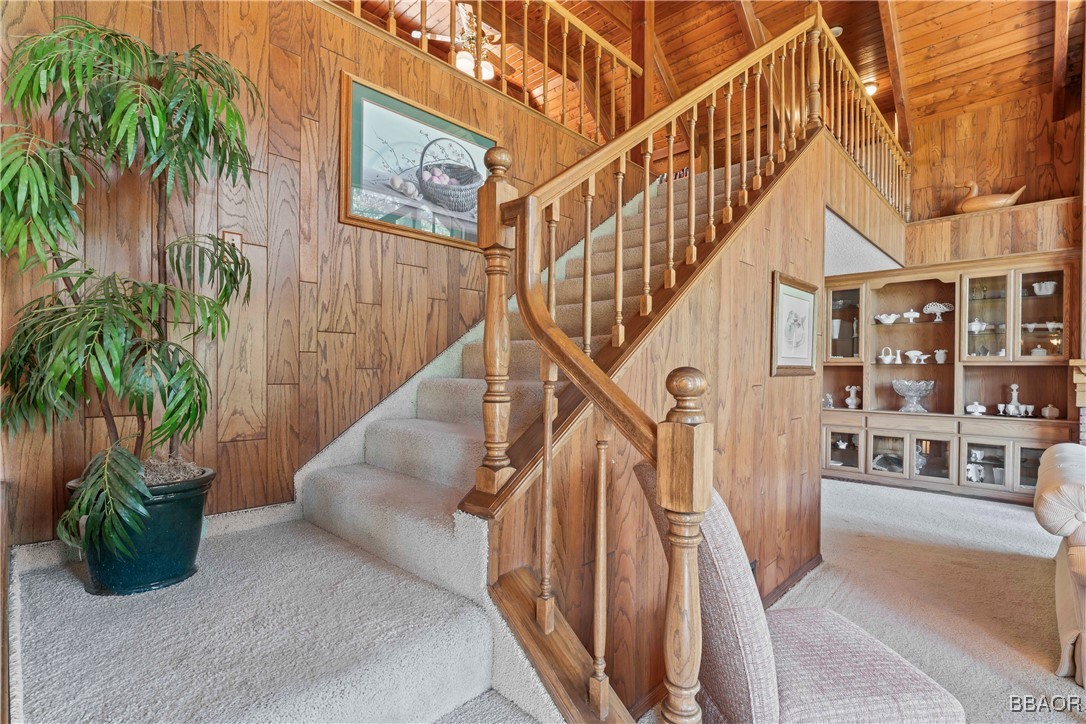 524 Golf Course Road Lake Arrowhead, CA 92352 - Photo 31 of 50 a view of entryway and hall