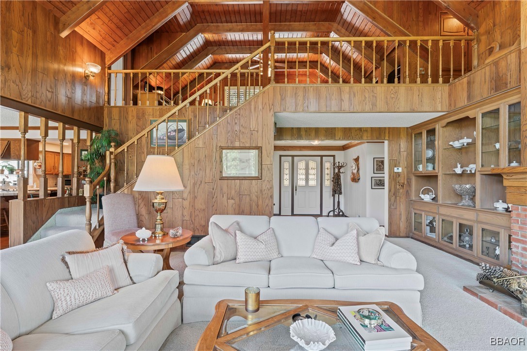 524 Golf Course Road Lake Arrowhead, CA 92352 - Photo 9 of 50 a living room with furniture