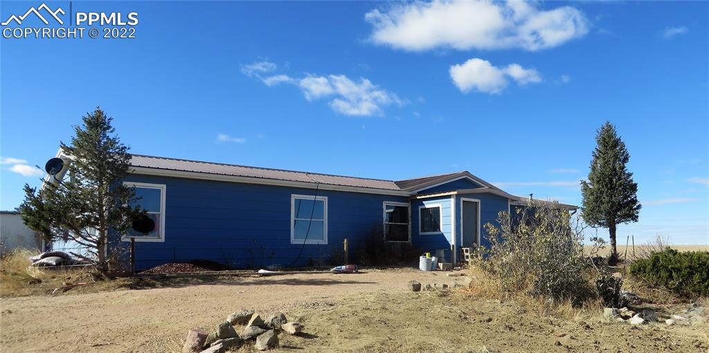a view of house with a yard